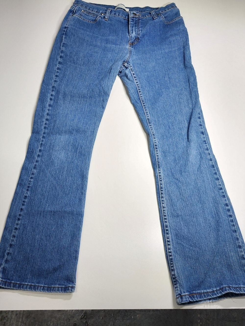 As Real as Wrangler Women’s Classic Straight Leg Jeans Size 12x32 Medium Wash